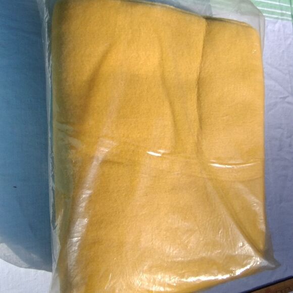 NOS Vintage Beacon Harvest Gold Needlewoven Blanket - Picture 2 of 5